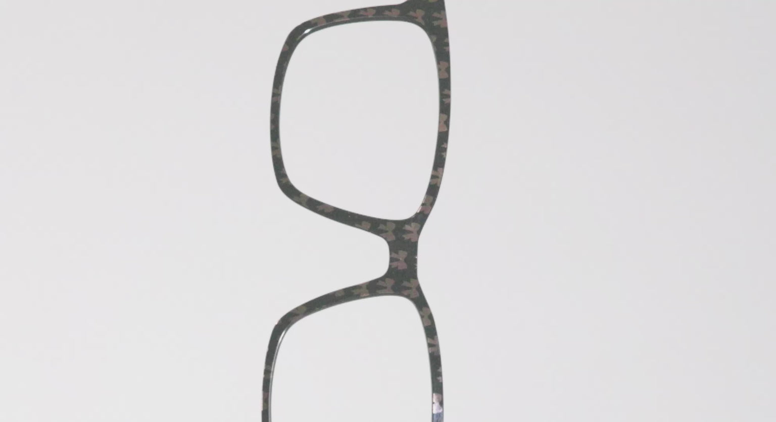 The Champagne Foil Bows - LifeStyle Thumbnail Video1 - Pair Eyewear